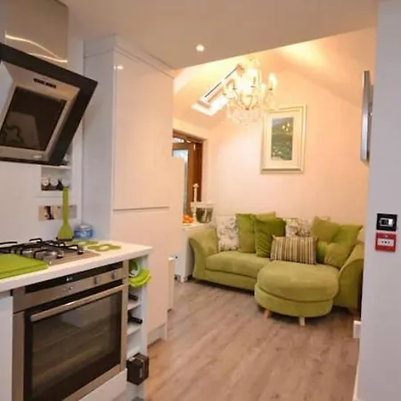 Compact, Central Apartment, Dog Friendly. Kingsbridge  Exterior photo