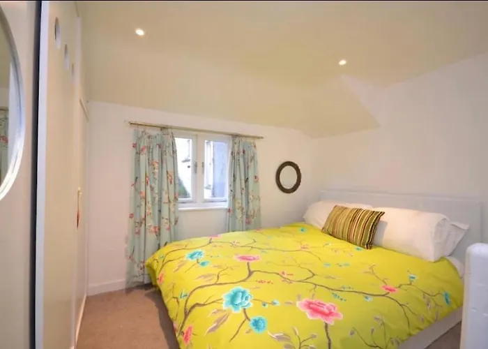 Compact, Central Apartment, Dog Friendly.