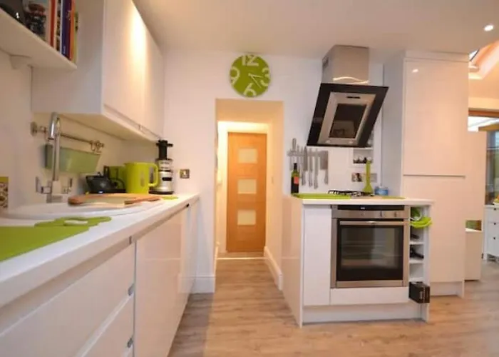 Compact, Central Apartment, Dog Friendly.